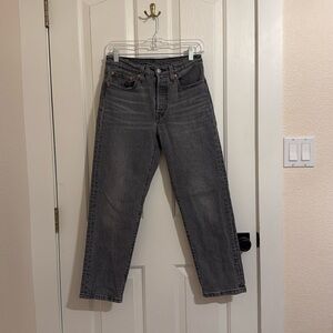 Levi’s Cropped Jeans